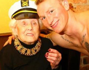 Una abuela pidió festejar sus 100 años con un stripper