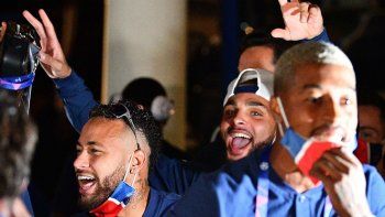 Neymar festejando con un tema del Dipy Neymar festejando con un tema del Dipy