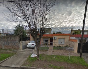 Un perro Pitbull atacó a ocho vecinos en Morón: un policía lo mató a tiros
