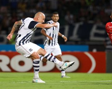 El jugador de 37 años anotó el segundo de la T ante el Bicho (foto: Talleres)