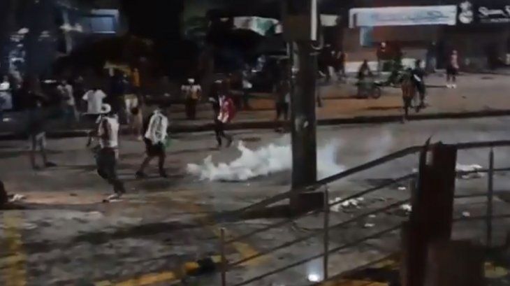 Colombia: graves incidentes en las afueras del estadio mientras jugaba River