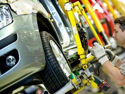 las automotrices se comprometieron a revisar la estructura de precios las automotrices se comprometieron a revisar la estructura de precios