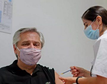 Alberto evoluciona favorablemente tras dar positivo de COVID-19