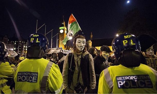 Caos frente al Palacio de Buckingham por una marcha de Anonymous
