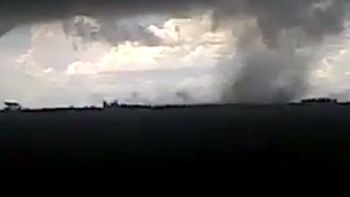 temporal en cordoba: filman el paso de un tornado en una zona rural temporal en cordoba: filman el paso de un tornado en una zona rural