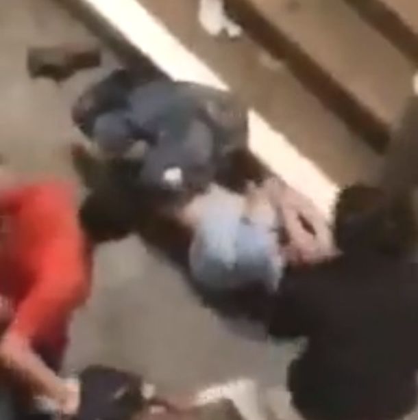 Brutal agresión entre hinchas peruanos en el Monumental