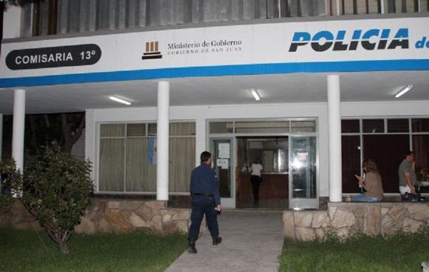 Insólito: un preso escapó de una comisaría gracias a un cepillo para inodoros