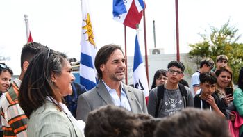 El presidente del Uruguay, Luis Lacalle Pou en el acto de presentación del 100% de conectividad en centro educativos en Salto. El presidente del Uruguay, Luis Lacalle Pou en el acto de presentación del 100% de conectividad en centro educativos en Salto.