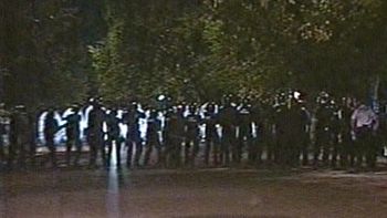 nuevos incidentes entre vecinos y la policia en parque centenario nuevos incidentes entre vecinos y la policia en parque centenario