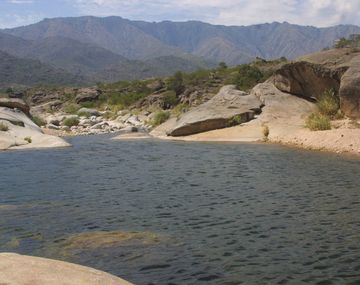 El hombre se tiró a nadar en uno de los balnearios de Nono y desapareció de la superficie.