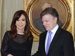 La ex presidenta junto a Juan Manuel Santos en su última visita al país La ex presidenta junto a Juan Manuel Santos en su última visita al país