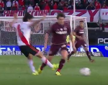 Pisculichi metió una plancha a lo Tevez y lo defendió ¡su mujer!