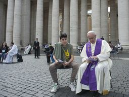 francisco participo del confesionario mas grande del mundo con adolescentes francisco participo del confesionario mas grande del mundo con adolescentes