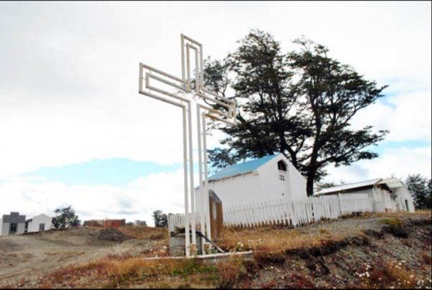 Tierra del Fuego: visitó la tumba de su hija a quien violó desde chica y su ex lo echó a insultos