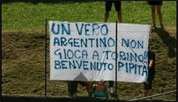 ¿Alguien lo quiere? En Nápoli despidieron a Higuaín con banderas en su contra