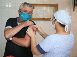 Tres de cada diez argentinos están vacunados con una dosis