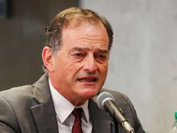 Manini Ríos cree que existe una ofensiva contra Cabildo Abierto que está orquestada desde Torre Ejecutiva. Manini Ríos cree que existe una ofensiva contra Cabildo Abierto que está orquestada desde Torre Ejecutiva.