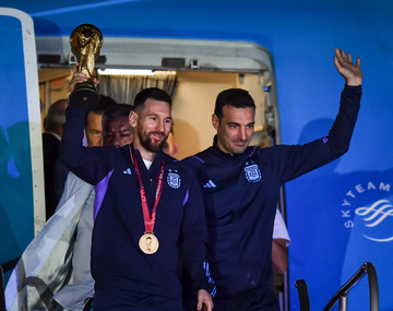 Scaloni habló sobre el futuro de Messi: Debe jugar...