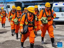Rescatistas llegan a la mina de carbón de Liushenyu tras la explosión. Foto: AP/Xinhua/Cao Yang. Rescatistas llegan a la mina de carbón de Liushenyu tras la explosión. Foto: AP/Xinhua/Cao Yang.
