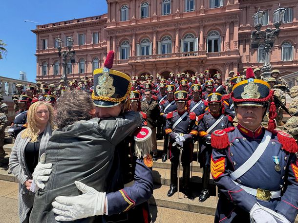 Los Granaderos tocaron Panic Show para Javier Milei