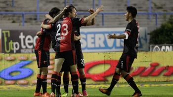 colon comenzo el campeonato ante aldosivi y lo vencio en mar del plata colon comenzo el campeonato ante aldosivi y lo vencio en mar del plata