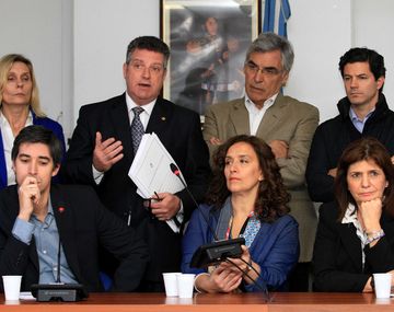 Ahora proponen sumar a las mesas la boleta única para paliar faltantes