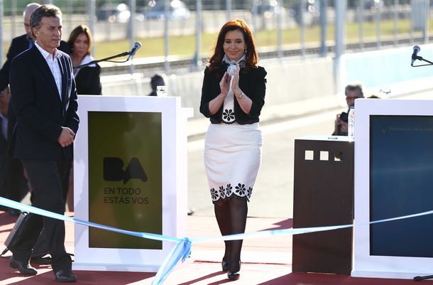 Sin chicanas y cordiales, CFK y Macri inauguraron la ampliación de la AU Illia