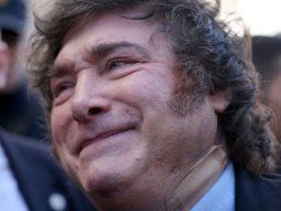 Javier Milei apareció con una curita en el cuello. Javier Milei apareció con una curita en el cuello.