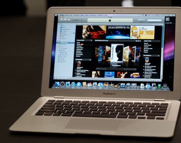 Apple patenta un nuevo sistema para recargar sus MacBooks con energía solar