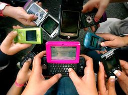 Los mensajes de texto no afectan la ortografía de los adolescentes