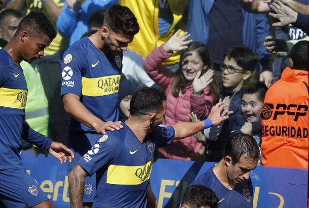 El gesto de Tevez que hizo feliz a un nene en la Bombonera