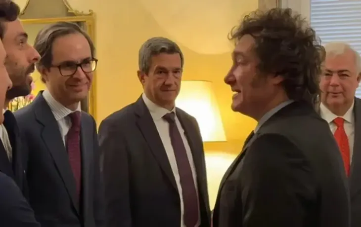 Milei se reunió con empresarios en la embajada argentina en Madrid