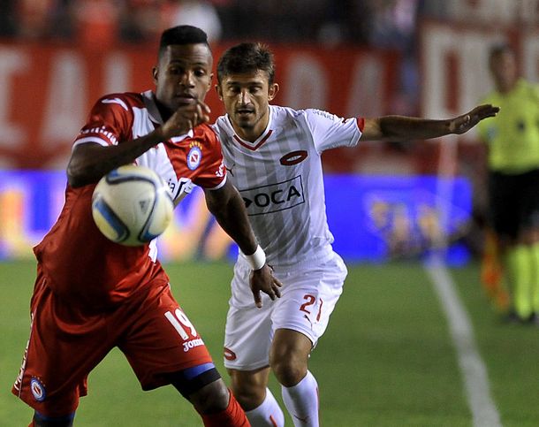 Argentinos aguantó con diez jugadores y se llevó un buen punto ante Independiente
