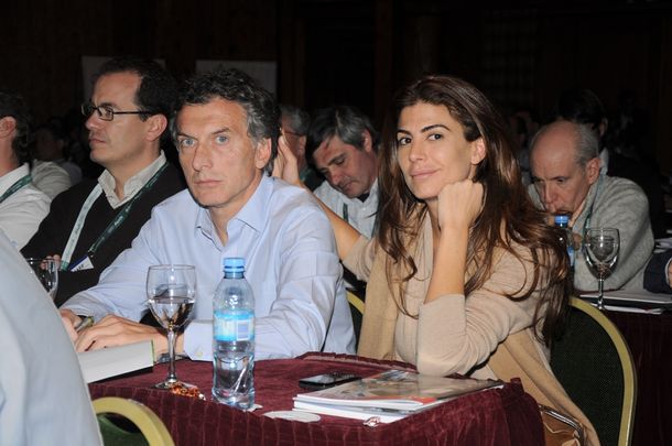 En medio del #NiembroGate, Macri camina con su mujer La Matanza