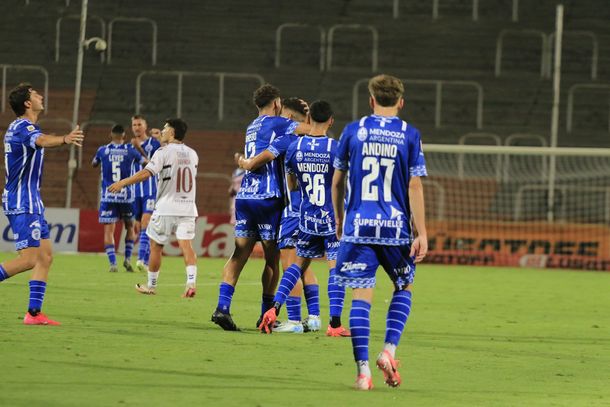 Torneo Apertura: con regalito a favor, Godoy Cruz empató el duelo con Platense