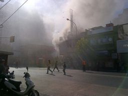 Controlan un incendio en Flores: Rivadavia, reducida