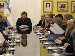 Javier Milei firmó el veto total a la nueva movilidad jubilatoria que aprobó el Senado