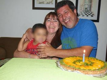 Una familia junta firmas para poder adoptar a un nene de 3 años