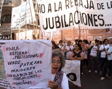 Otro día de caos en la Ciudad: comenzaron las protestas contra la reforma previsional