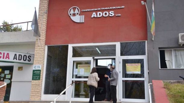 El policl&iacute;nico ADOS fue cerrado por un brote de coronavirus. Foto: R&iacute;o Negro