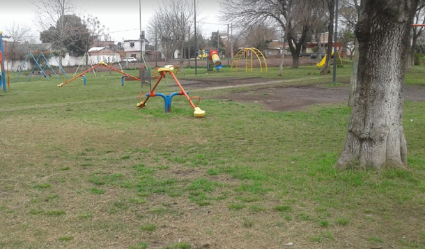 Encontraron a un joven ahorcado en una plaza de San Miguel