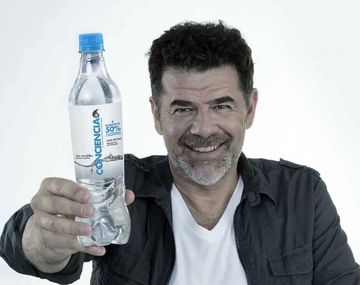 Cierra la marca de Julián Weich que donaba el 50% de su recaudación