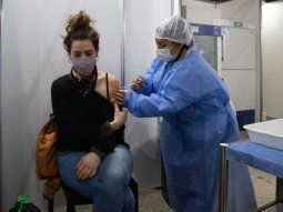 Quiénes necesitarán una dosis de refuerzo de la vacuna contra el coronavirus