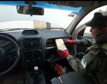 Un conductor llevaba 15 kilos de cocaína escondidos en el tablero de su auto