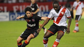 newells supero a river y es el unico puntero del torneo newells supero a river y es el unico puntero del torneo
