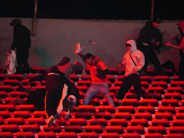 Barras de Independiente molieron a palos a mujeres