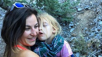 una figura de la ufc rescato a una nina con el brazo roto en plena montana una figura de la ufc rescato a una nina con el brazo roto en plena montana