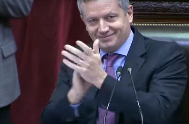 Sólo le faltó cantar la marcha: Monzó aplaudió a los peronistas que le ganaron al macrismo