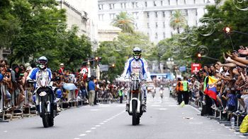 una multitud argentina sigue al dakar en cada uno de sus pasos una multitud argentina sigue al dakar en cada uno de sus pasos