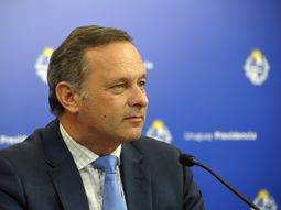 Álvaro Delgado calificó de desastrosa la herencia que recibió el gobierno en materia de seguridad por parte del Frente Amplio. Álvaro Delgado calificó de desastrosa la herencia que recibió el gobierno en materia de seguridad por parte del Frente Amplio.